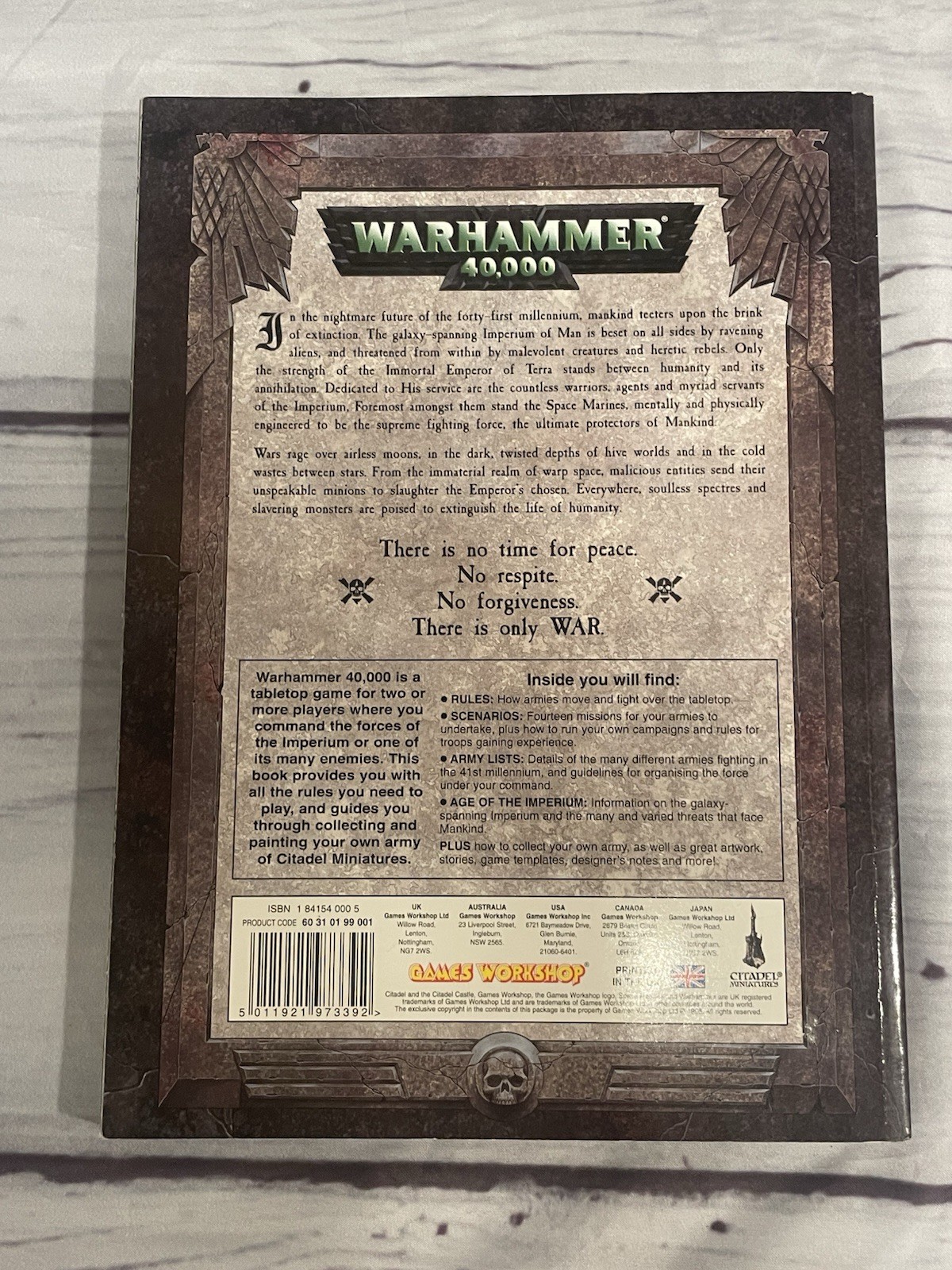 EUC Warhammer 40,000 In The Grim Darkness Of The Far Future 2nd Ed.W/ Ref Cards