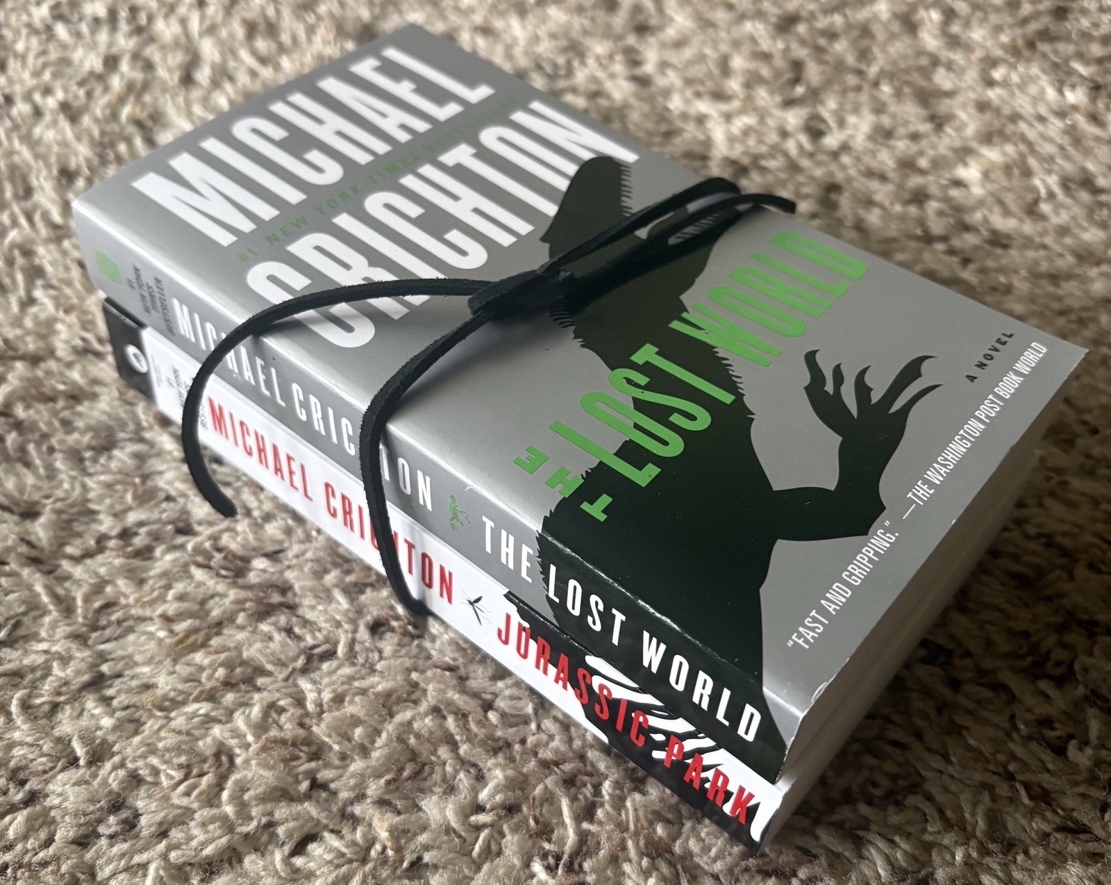 Jurassic Park and The Lost World Michael Crichton Lot of 2 Paperback Books