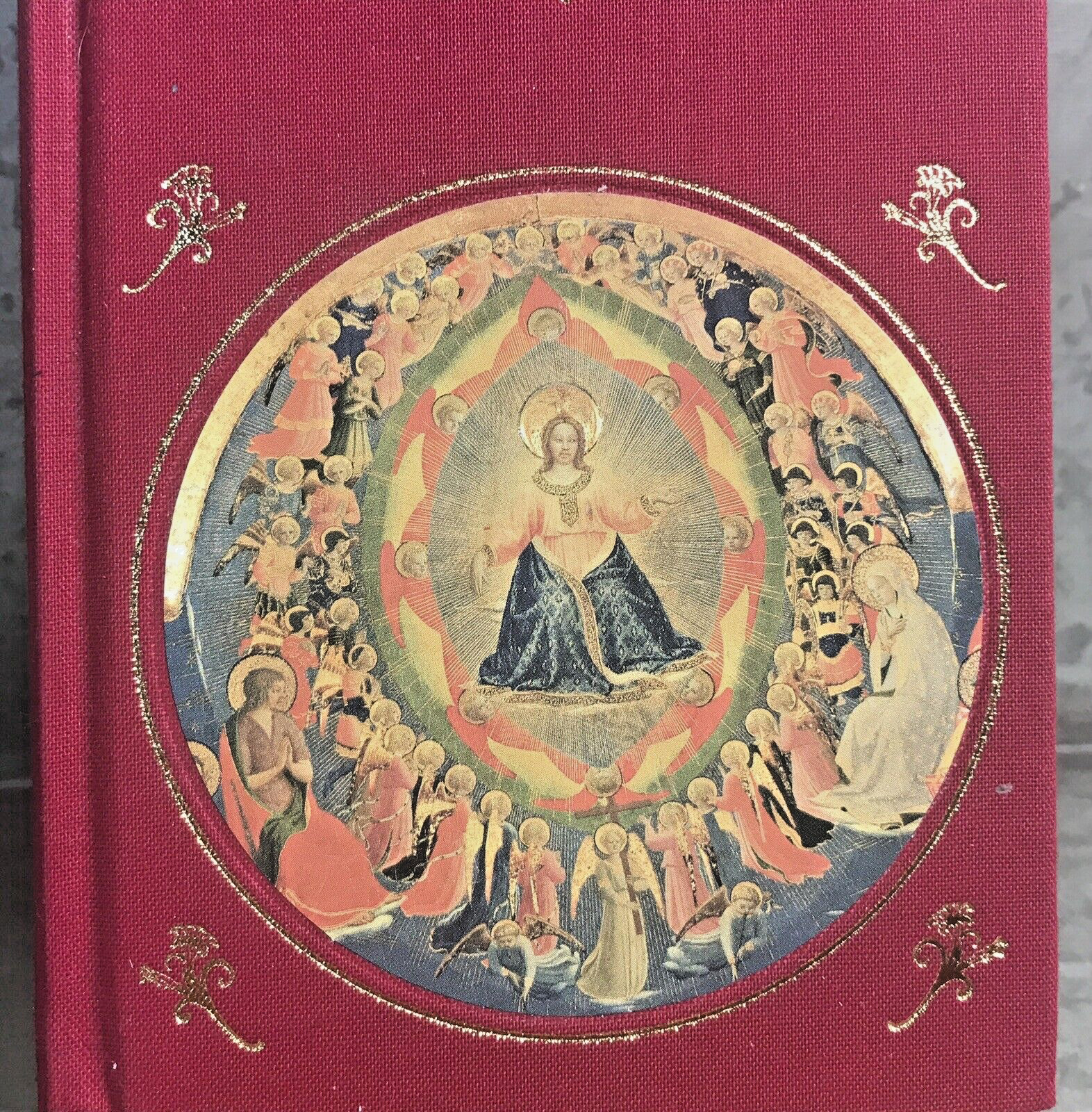 Traditional Hymns 1st by Ebury Press Printed Singapore Tien Wan Press HC LN Exc