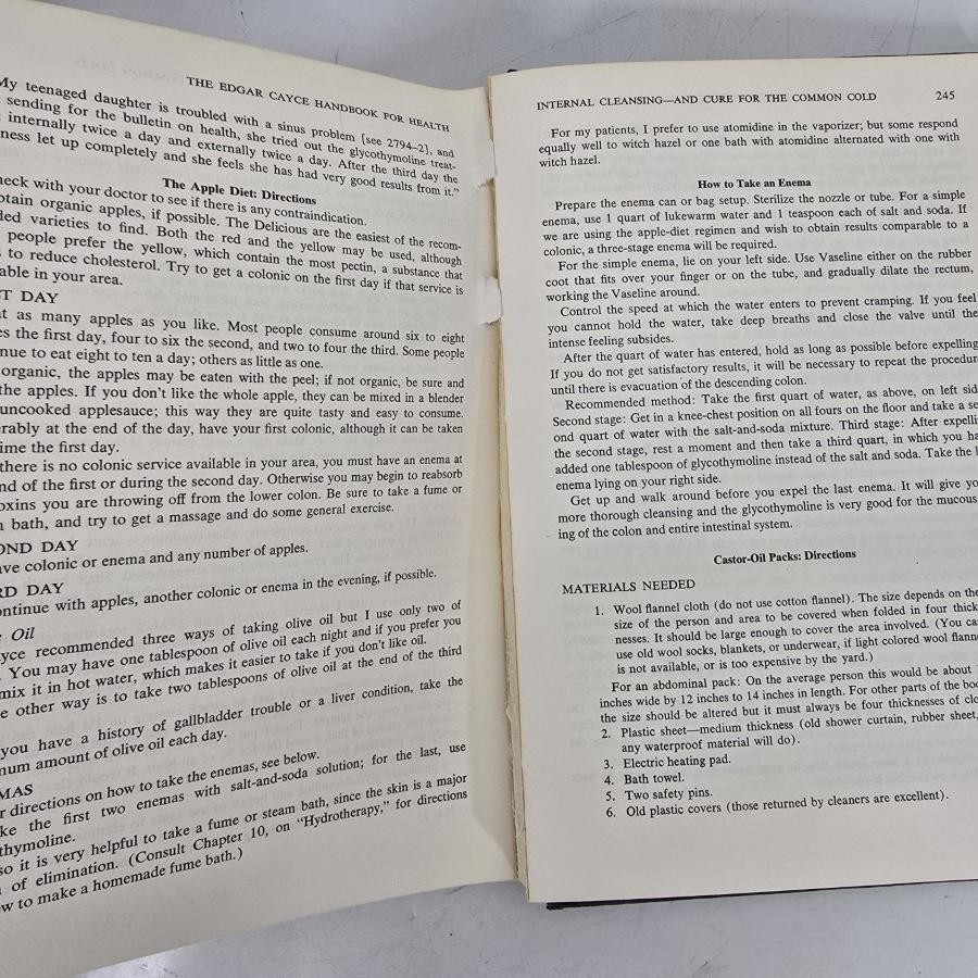 Edgar Cayce Handbook For Health Drugless Therapy Reilly Brod Black HC 1975 Vtg