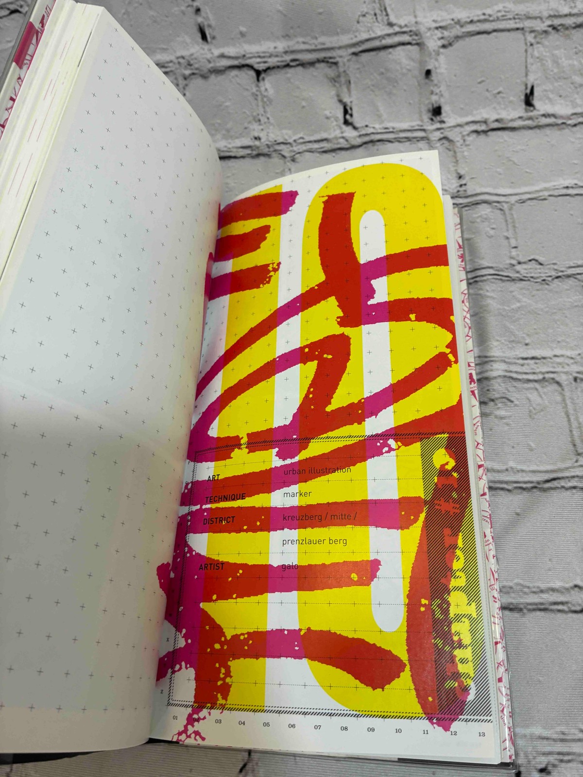 Urban Illustration Berlin: Street Art Cityguide by Benjamin Wolbergs [English an