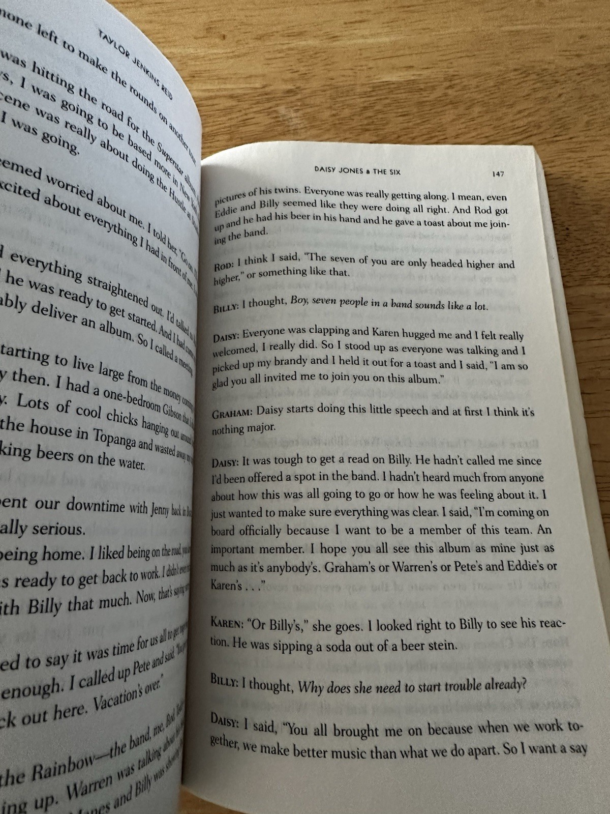 Daisy Jones & the Six Taylor Jenkins Reid Novel/Book PB-Reese’s BC-2020