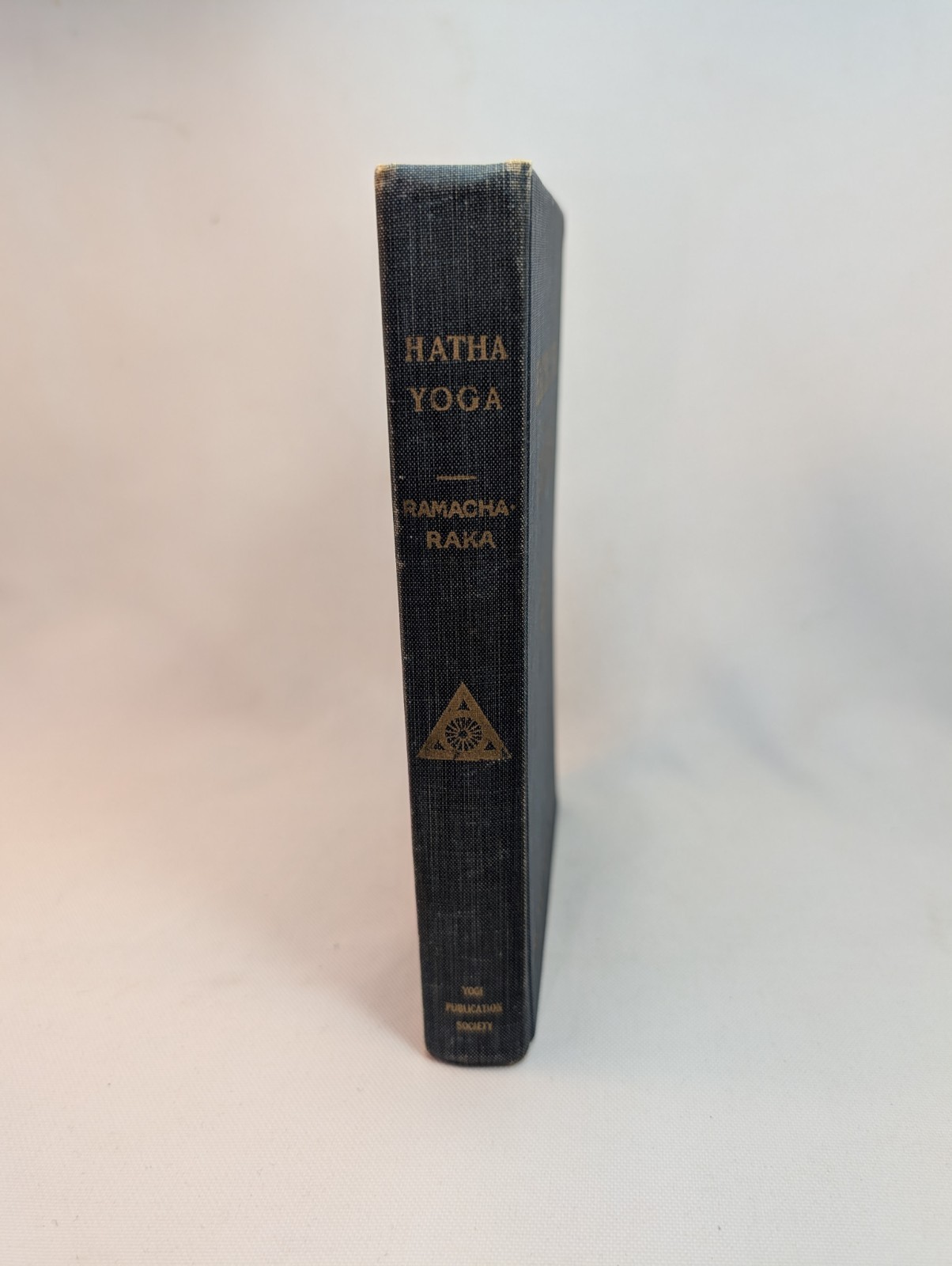 1932 Hatha Yoga ,“Yogi Philosophy of Physical Well-Being“ Yogi Ramacharaka
