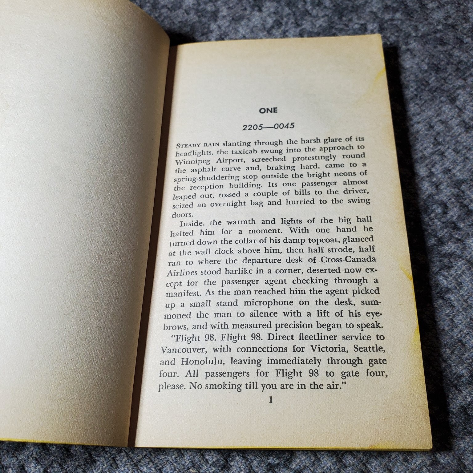 Runway Zero-Eight Arthur Hailey 1969 Bantam Edition Suspense Thriller Novel