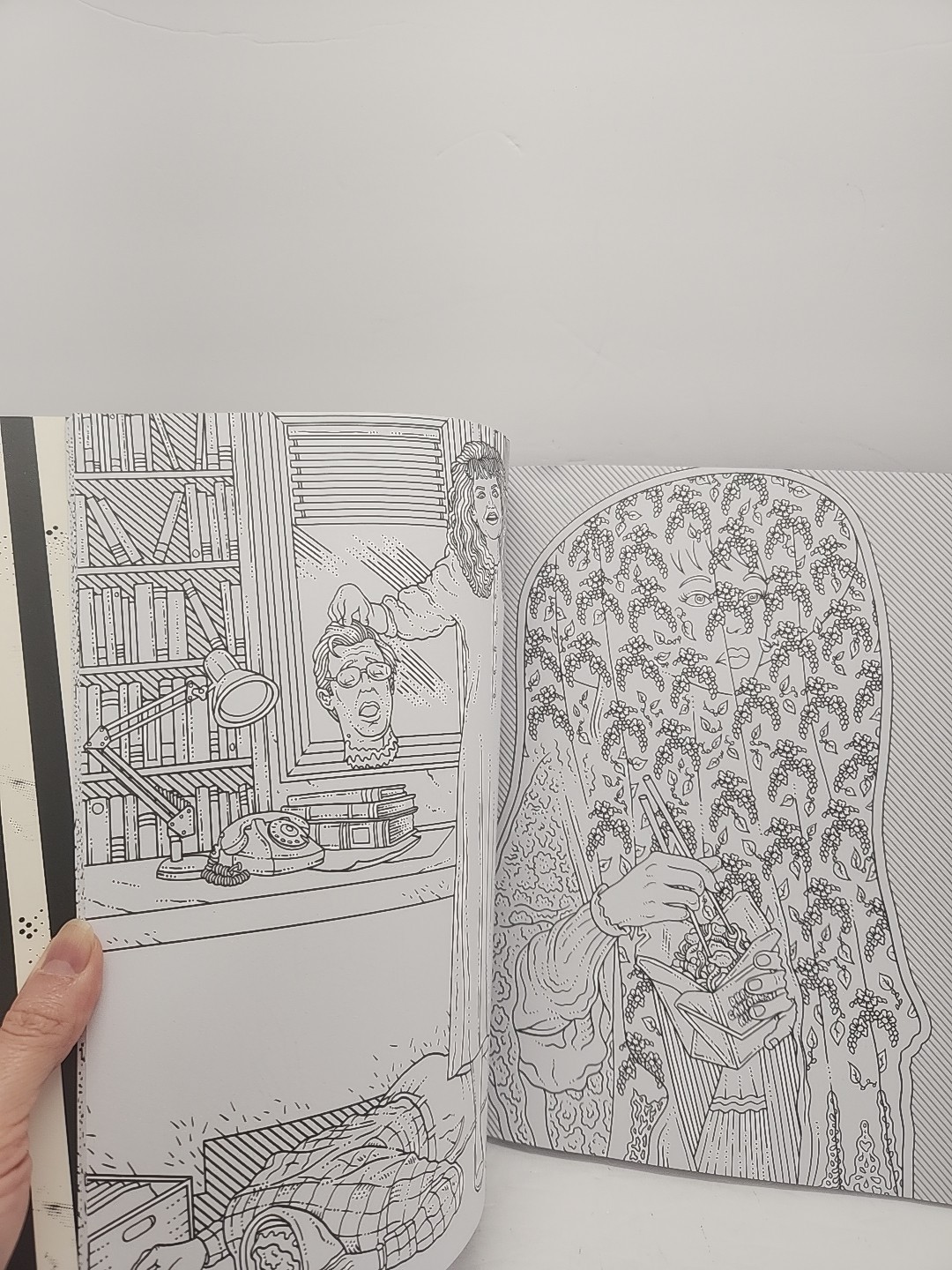 Beetlejuice : The Official Coloring Book, Paperback by Robert Alan, No Box