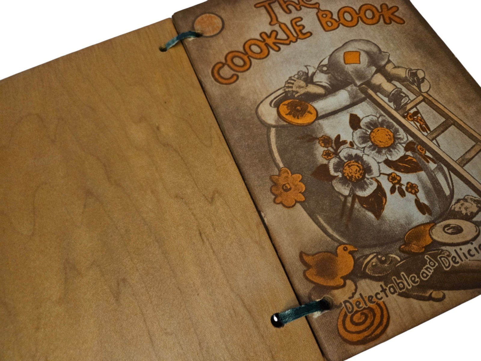 Vintage The Cookie Book 1939 Recipes Culinary Arts Institute N. Watts Wood Cover