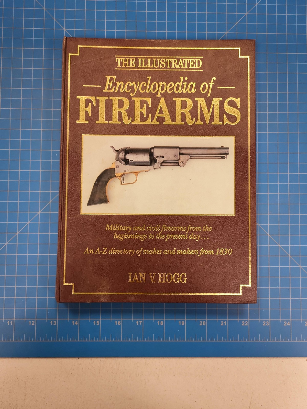 Illustrated Encyclopedia Firearms Ian V Hogg Gun Book History Reference Guide