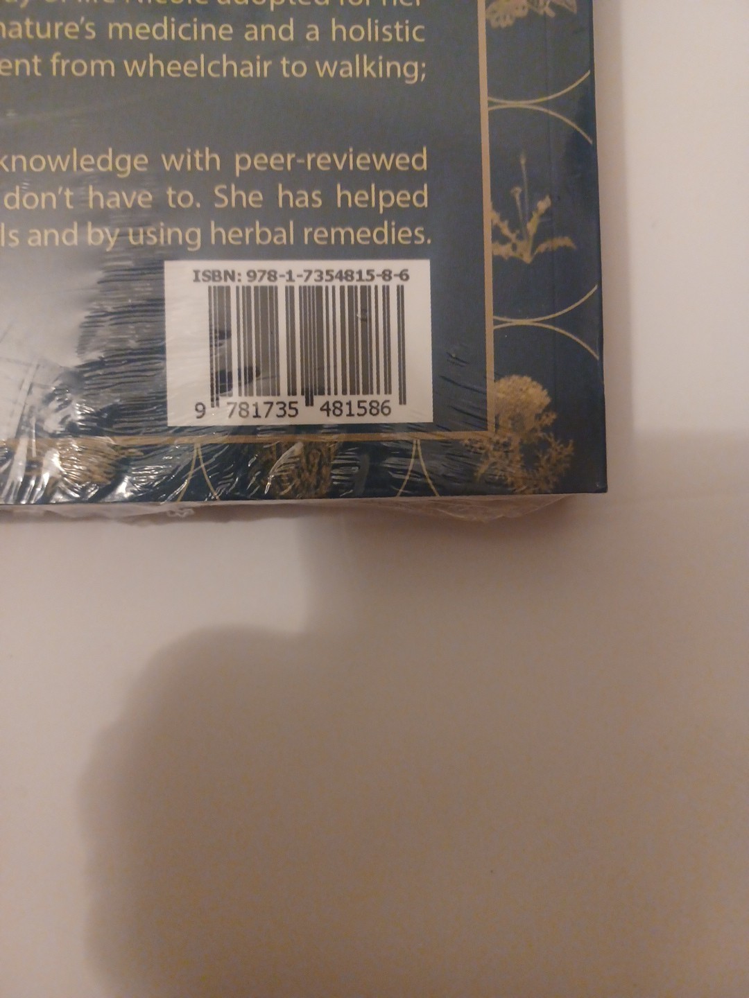 The Holistic Guide to Wellness by Nicole Apelian English Paperback Book