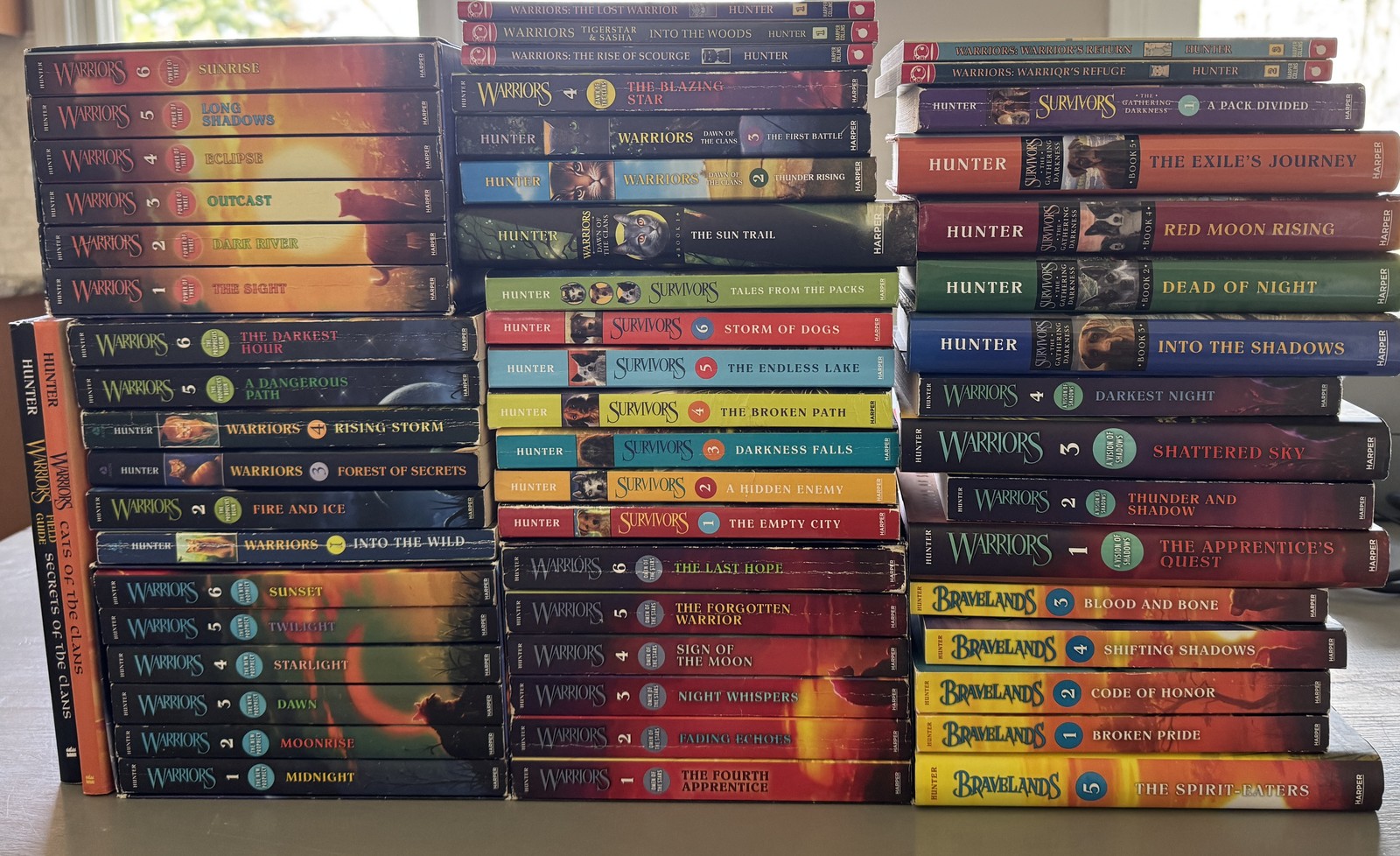 Lot 56 Erin Hunter WARRIORS books 4 Complete Sets + Near Complete