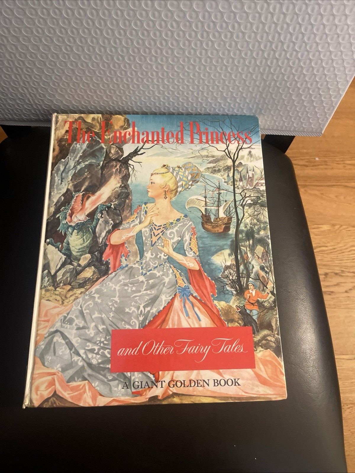 The Enchanted Princess and Other Fairy Tales: A Giant Golden Book L373