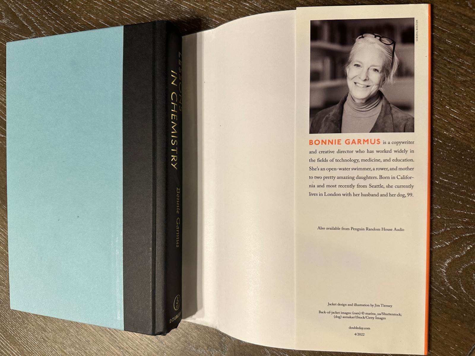 Lessons in Chemistry – Bonnie Garmus – First Edition – HCDJ – 2022