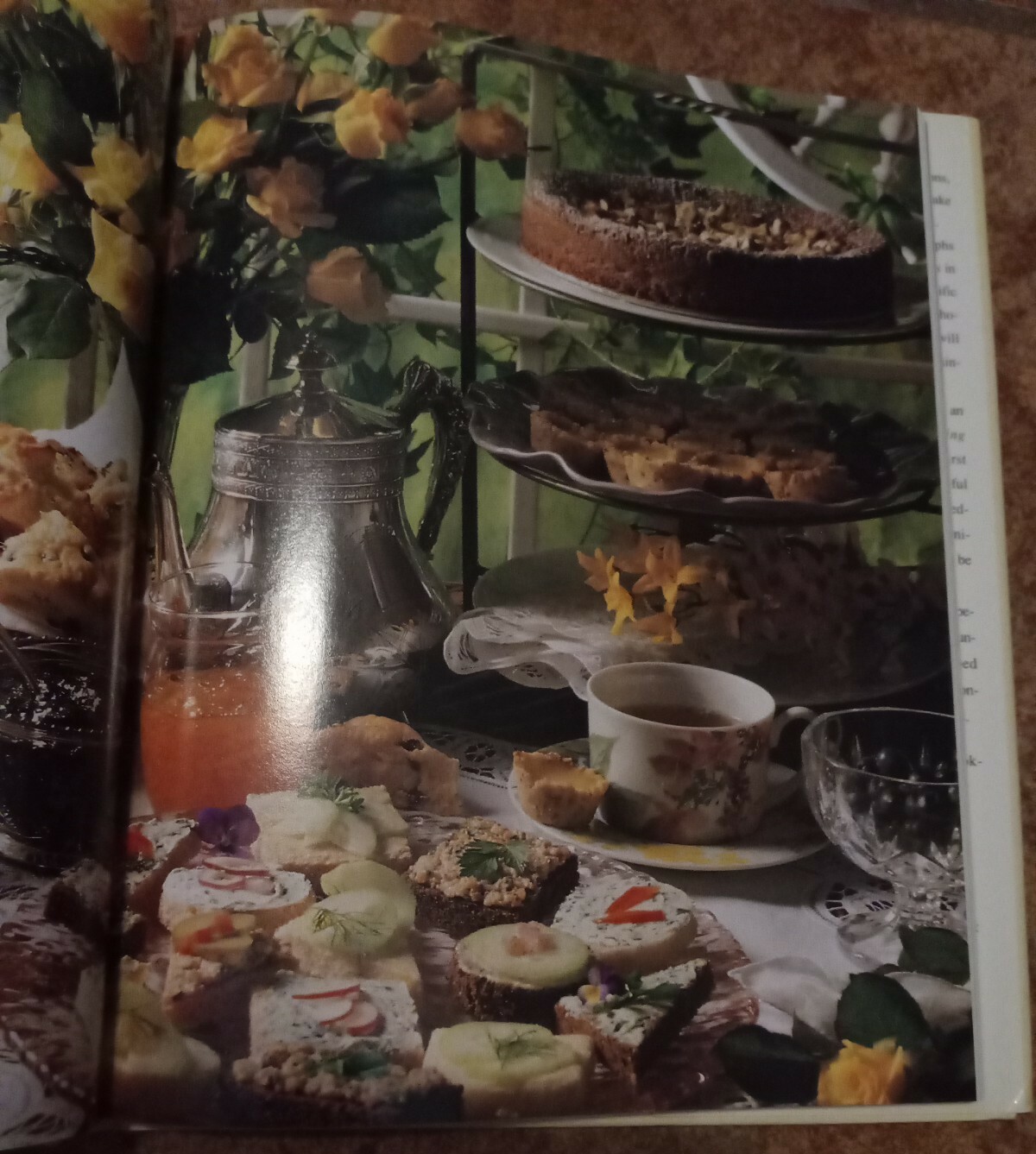 Vintage 1992 Betty Crocker’s Easy Entertaining Julie Turnbull/Editors 161 Pages