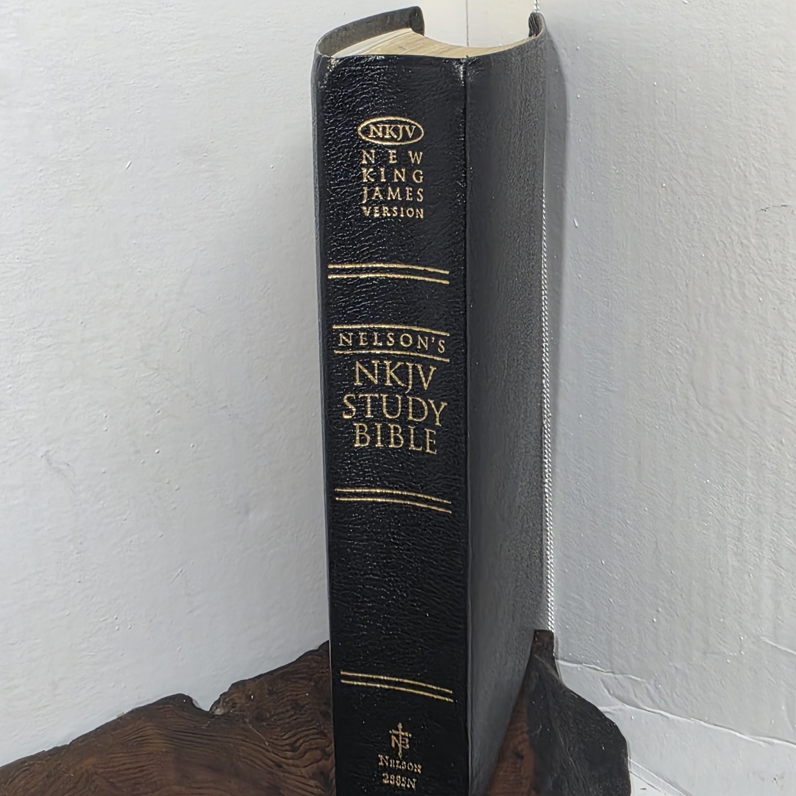 Nelson’s New King James Version 1997 Study Bible Black Bonded Leather #2885N