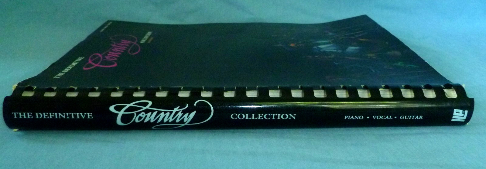 THE DEFINITIVE COUNTRY COLLECTION 1992, 101 SONGS, 368 PAGES, PIANO/VOCAL/GUITAR