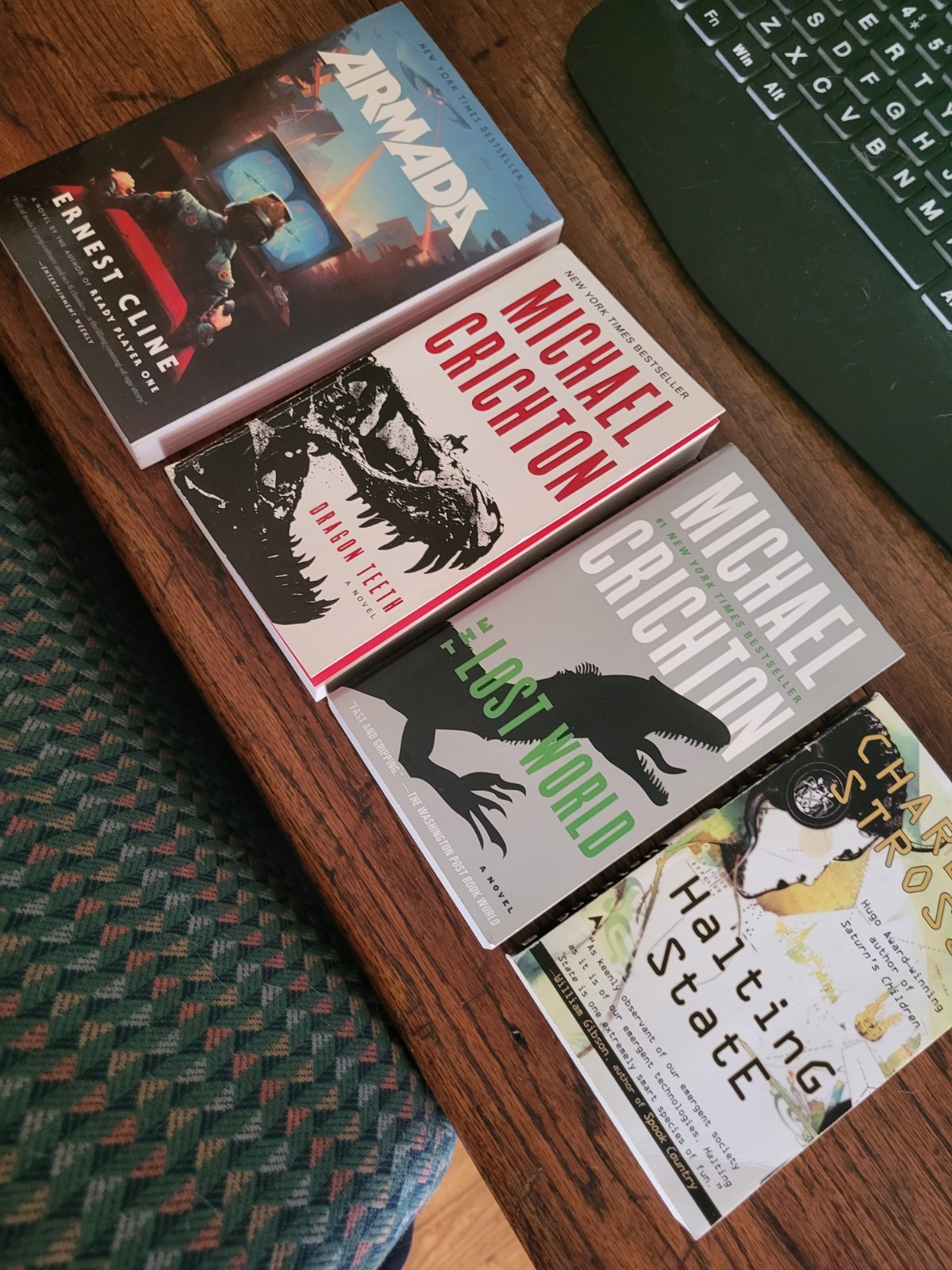 Lot of Science Fiction books Michael Crichton, Ernest Cline, Charles Stross