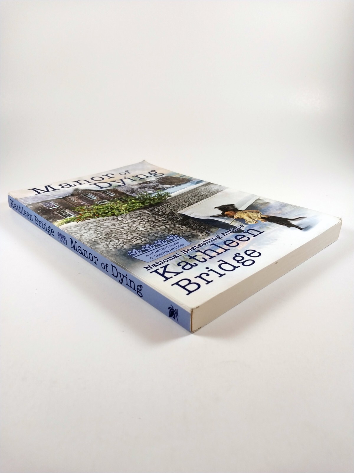 Manor of Dying by Kathleen Bridge (2019, TPB) Hamptons Home & Garden 4 of 7