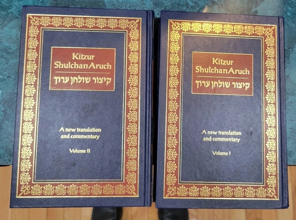 Metsudah Kitzur Shulchan Aruch: 2 Volume Set Large Size