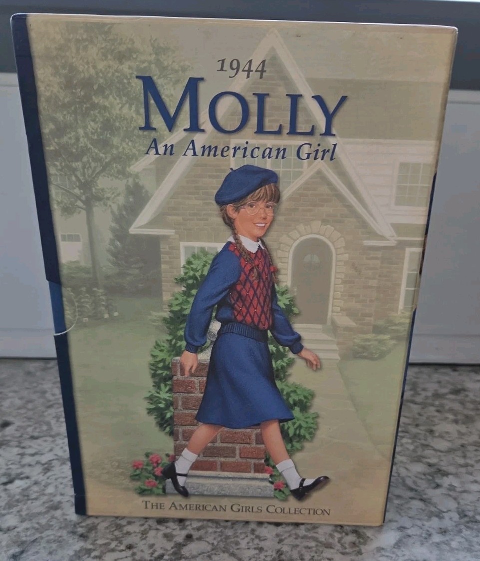 Molly 1944 – American Girl Collection Box Set Books 1- 6 *READ Description*
