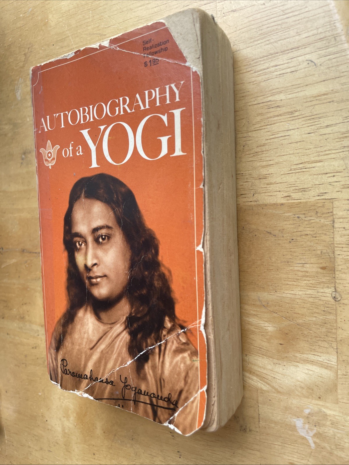 Autobiography of A Yogi by Paramahansa Yogananda Rare VTG 1972 Paperback Book