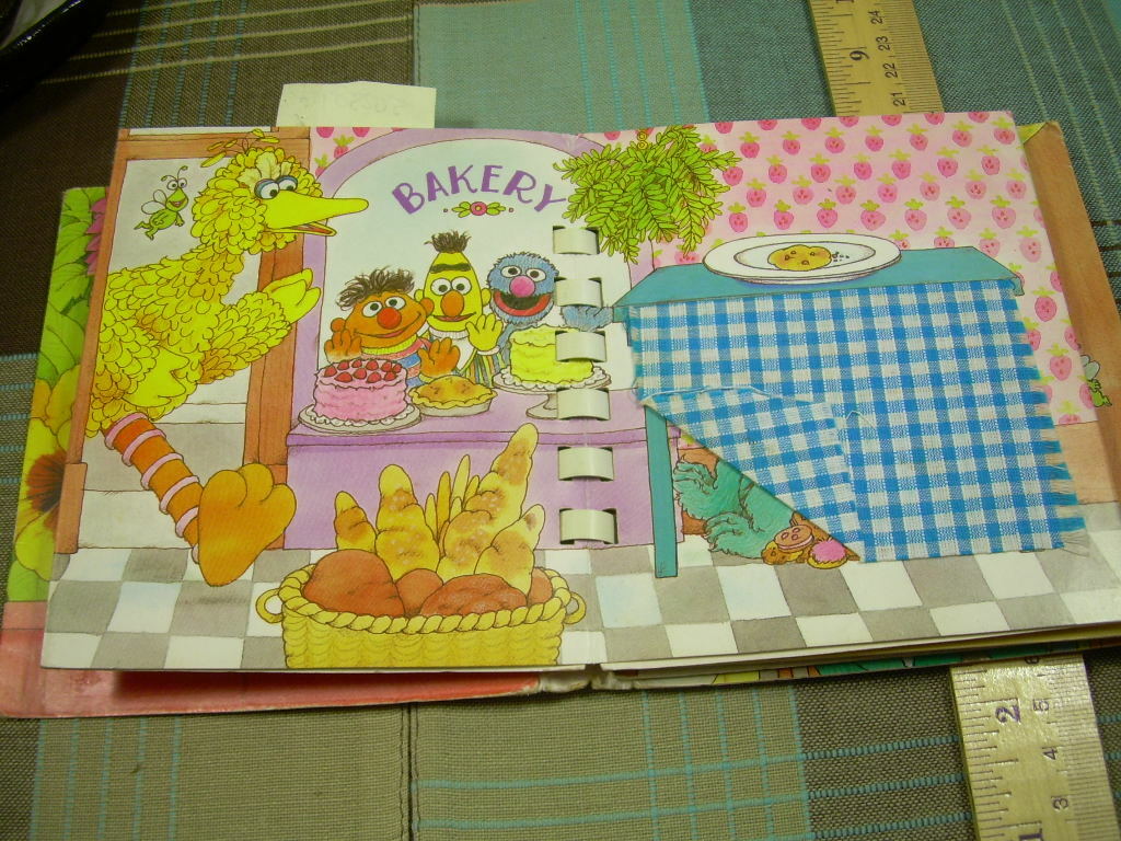 CTW Sesame Street * Who’s Hiding ? Golden Touch Feel Tom Cooke POP UP * vintage