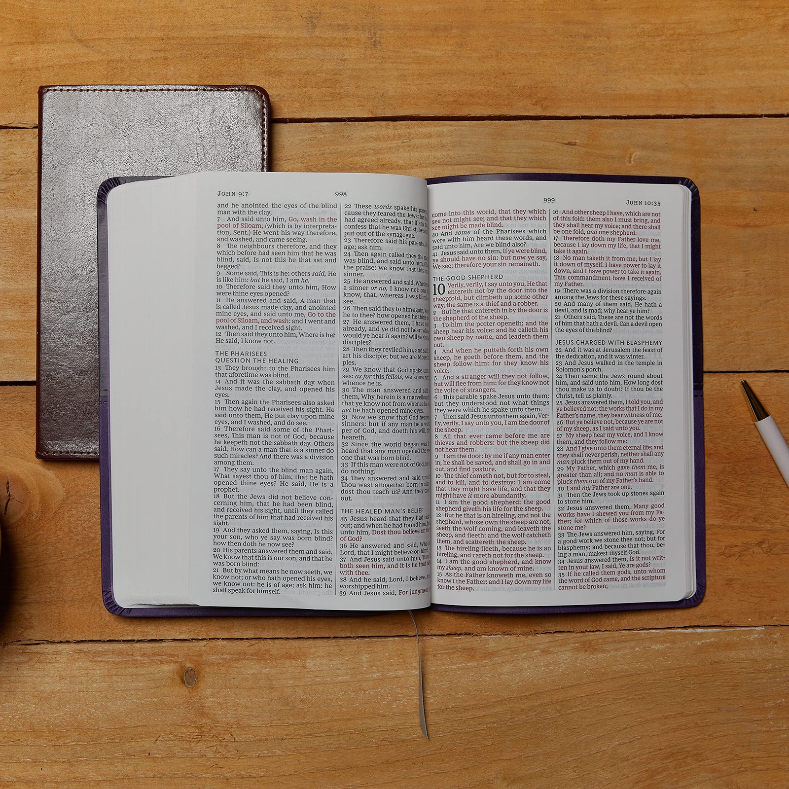 KJV Holy Bible: Value Large Print Thinline, Pink Leathersoft, Red Letter,…