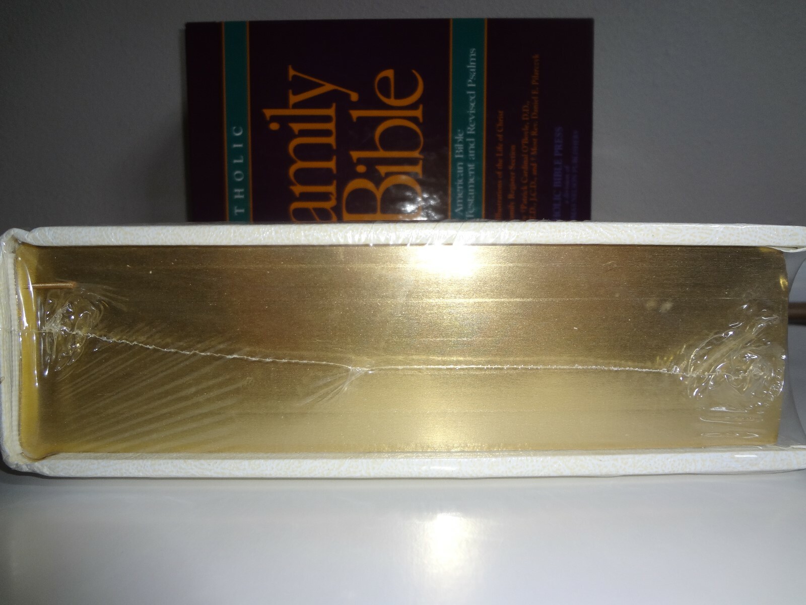 „Catholic Family Bible“ NEW Ivory And Gold 11″ x 9″ Great Gift