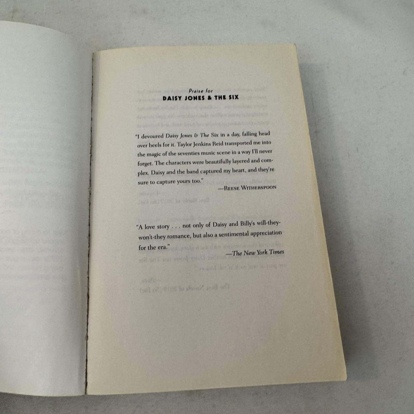 Daisy Jones and the Six: Reese’s Book Club Taylor Jenkins Reid Fast Ship