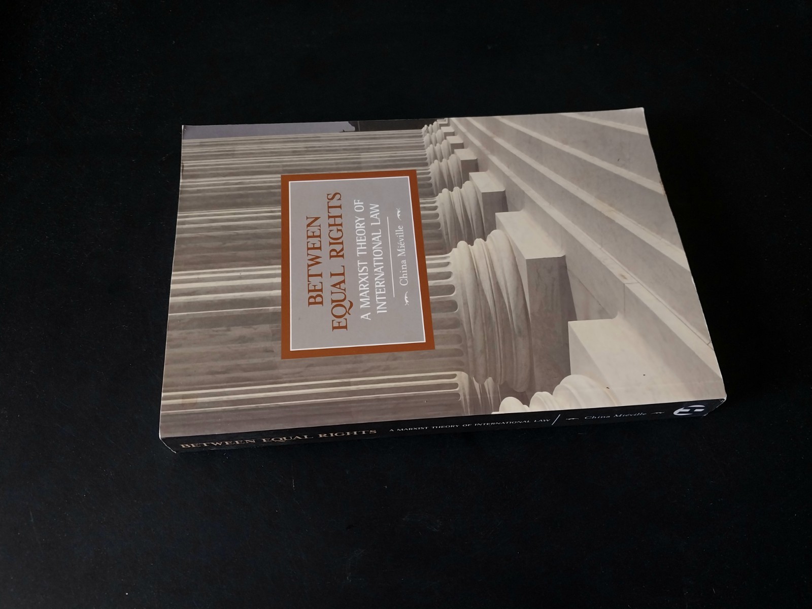 China Miéville – Between Equal Rights – A Marxist Theory of International Law