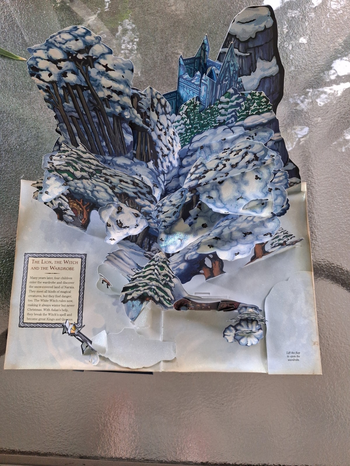 Chronicles of Narnia Pop-Up Book 2007 Hardcover Based on C.S. Lewis Fantasy Kids