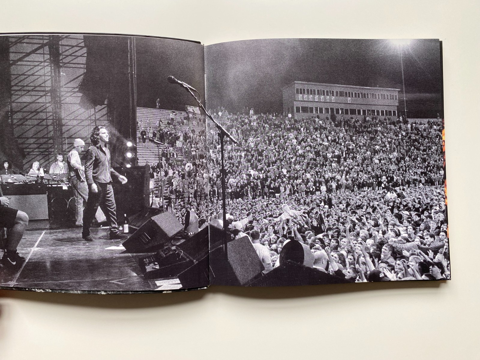 Pearl Jam – Place/Date – The Official Photographic Record – Bildband 1999