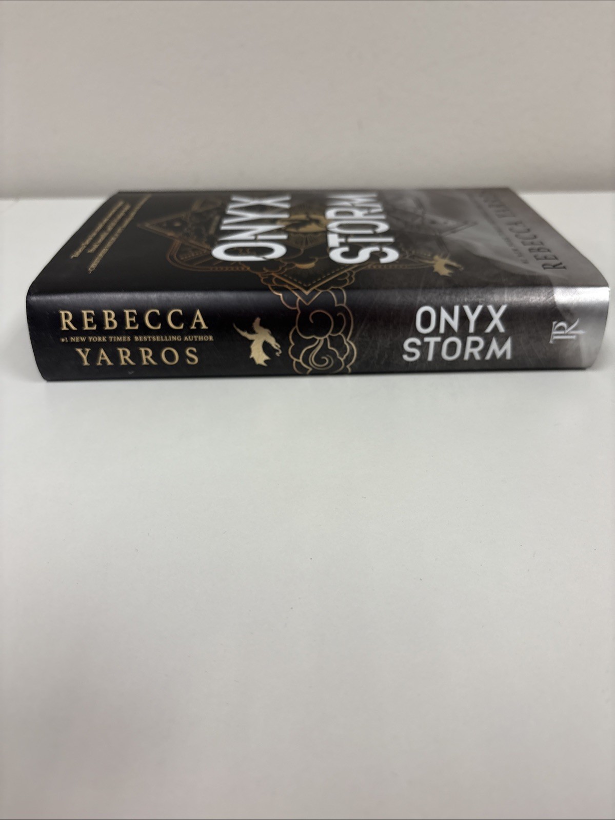 Onyx Storm (Deluxe Limited Edition) by Rebecca Yarros (2025, Hardcover)