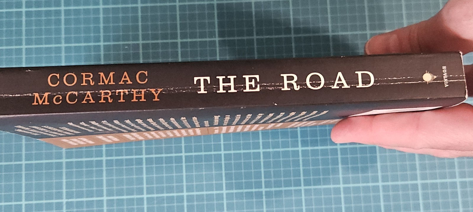 Cormac McCarthy – The Road – Paperback – Vintage International First Printing