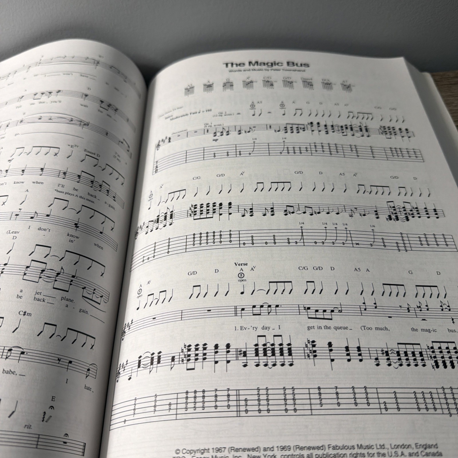 The Gigantic Guitar Songbook (Guitar Tab Collection) – Paperback 432 Pages