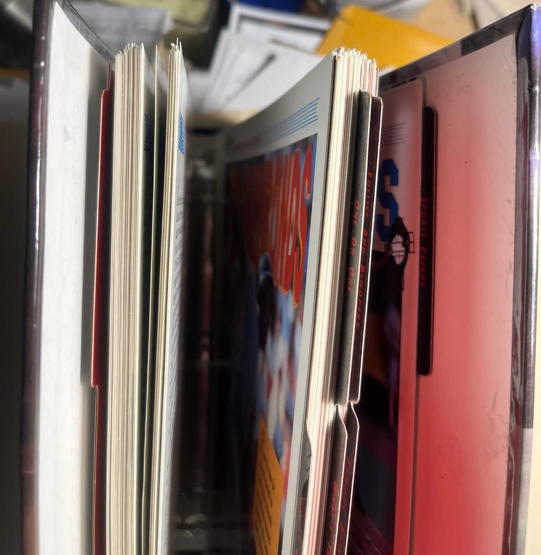 „Sports Pages: The Book For Sports Fans“ Collector’s Hardcover Binder
