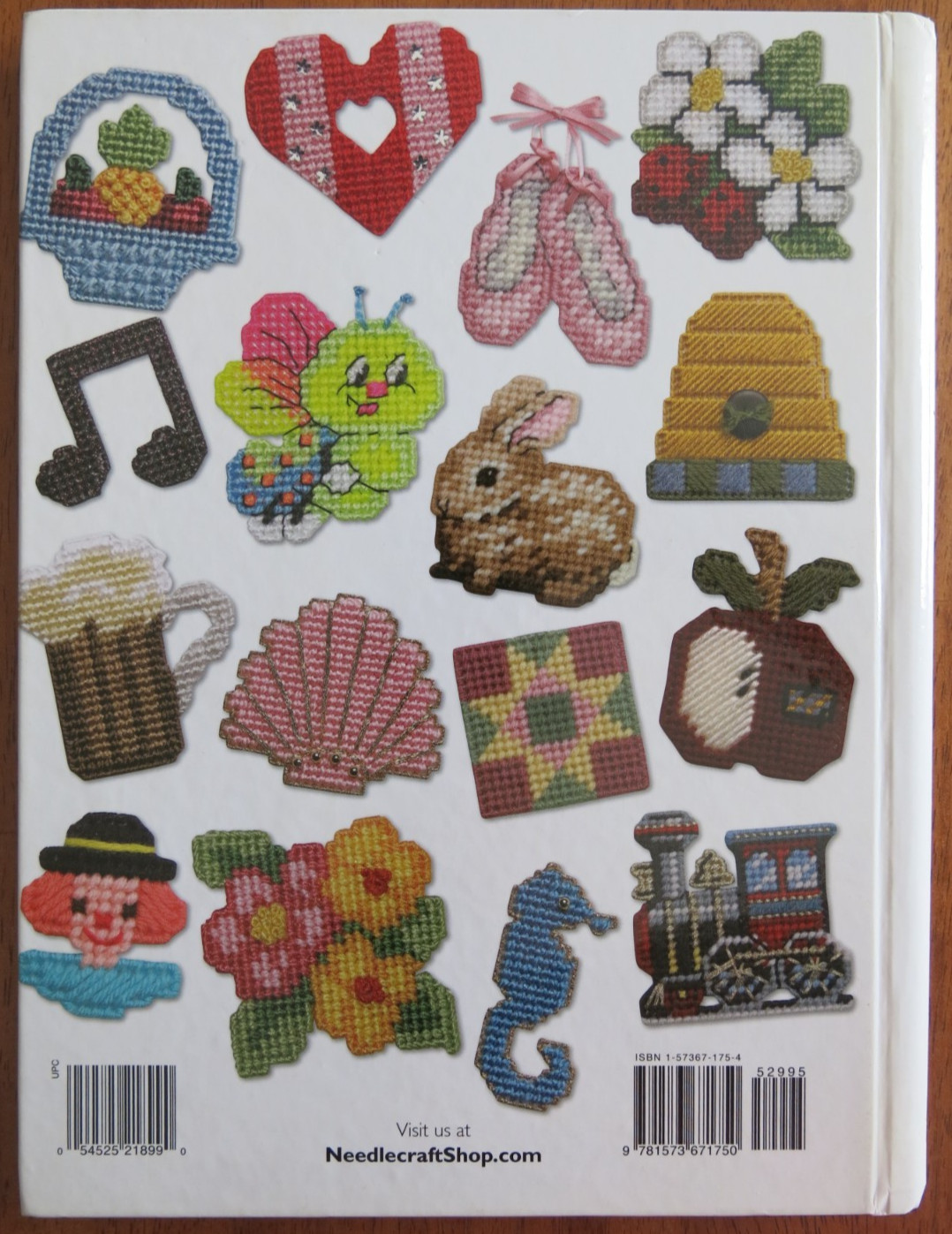 401 Plastic Canvas Itty Bitties Needlecraft Projects, Hardcover, 175 pages