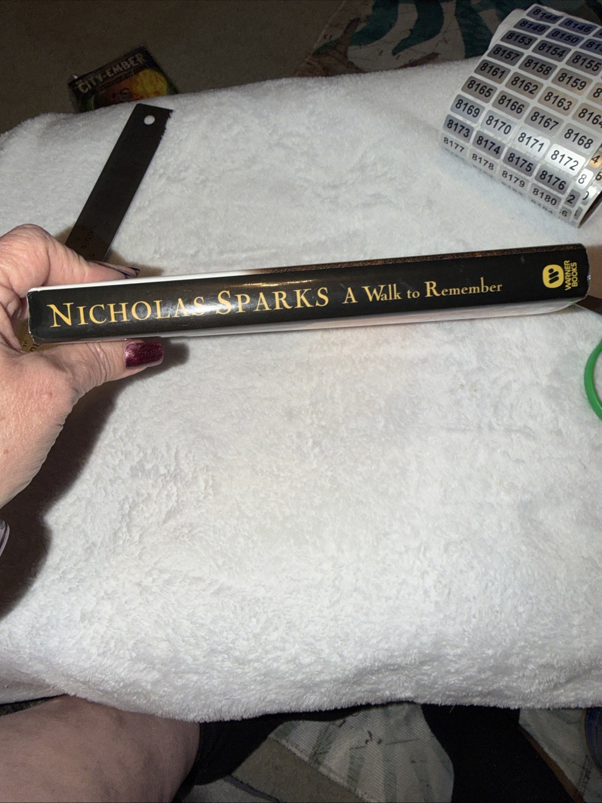 A Walk to Remember by Nicholas Sparks 1999 Hardcover Book Larger Print New
