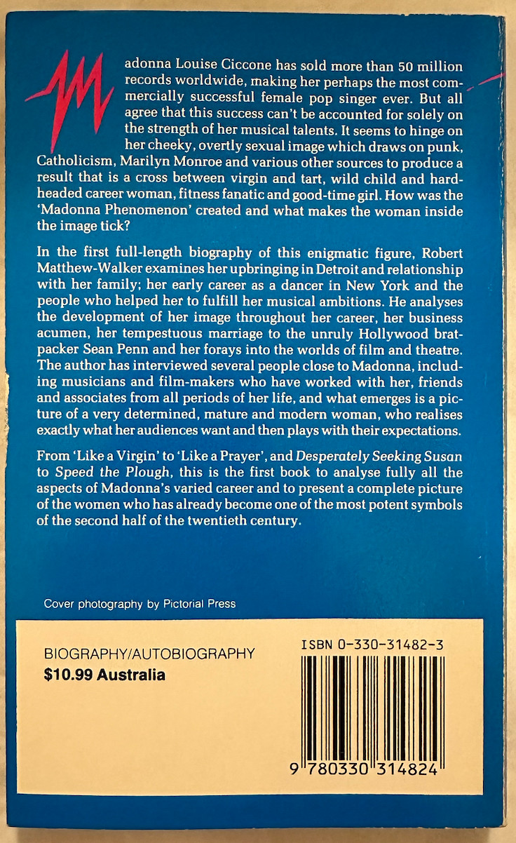 MADONNA BOOK „THE BIOGRAPHY“ 1989 – PAPERBACK, 154 PAGES – NEAR MINT!!!