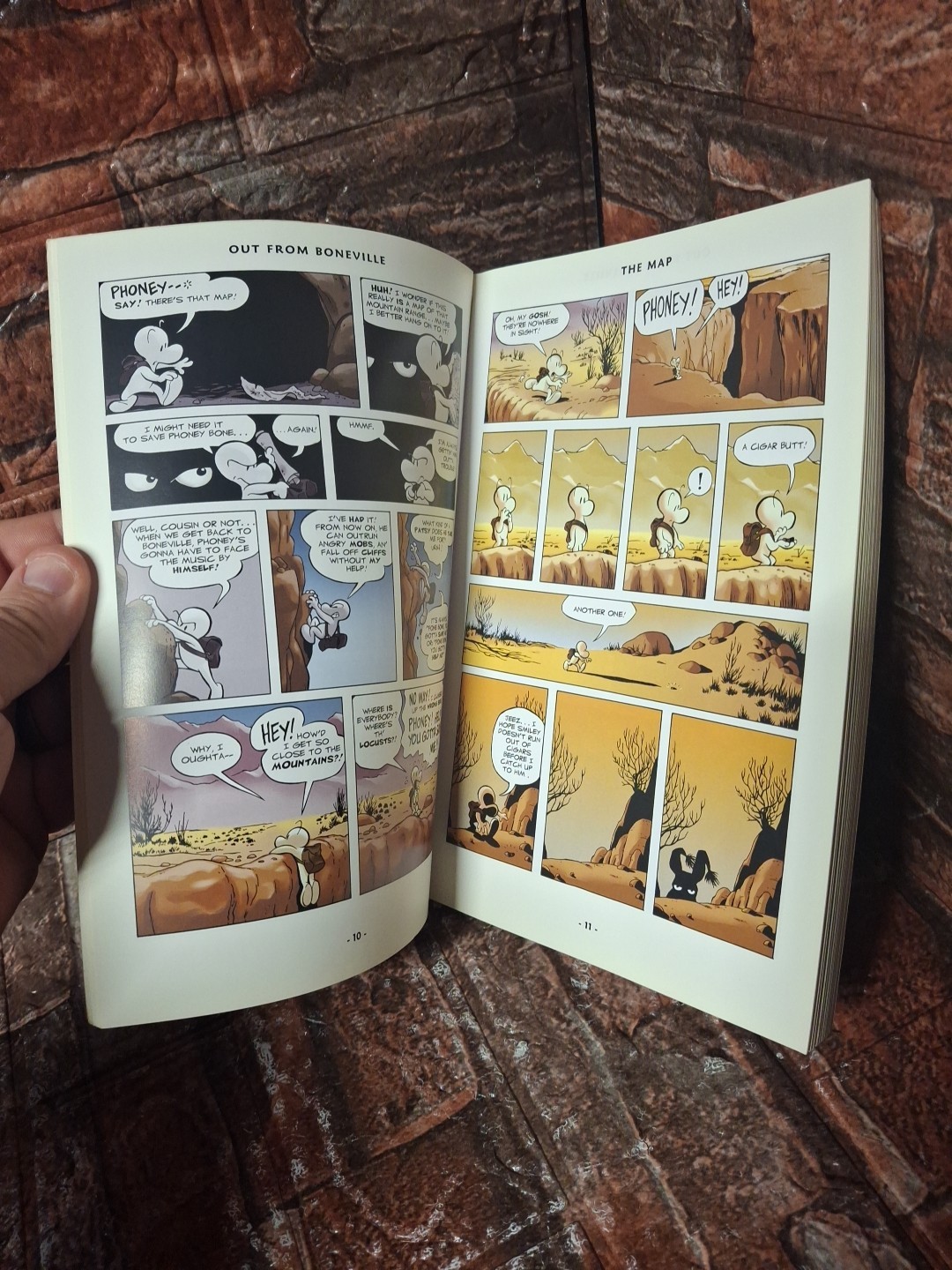 Out from Boneville: a Graphic Novel (BONE #1) by Jeff Smith (2005, Trade…