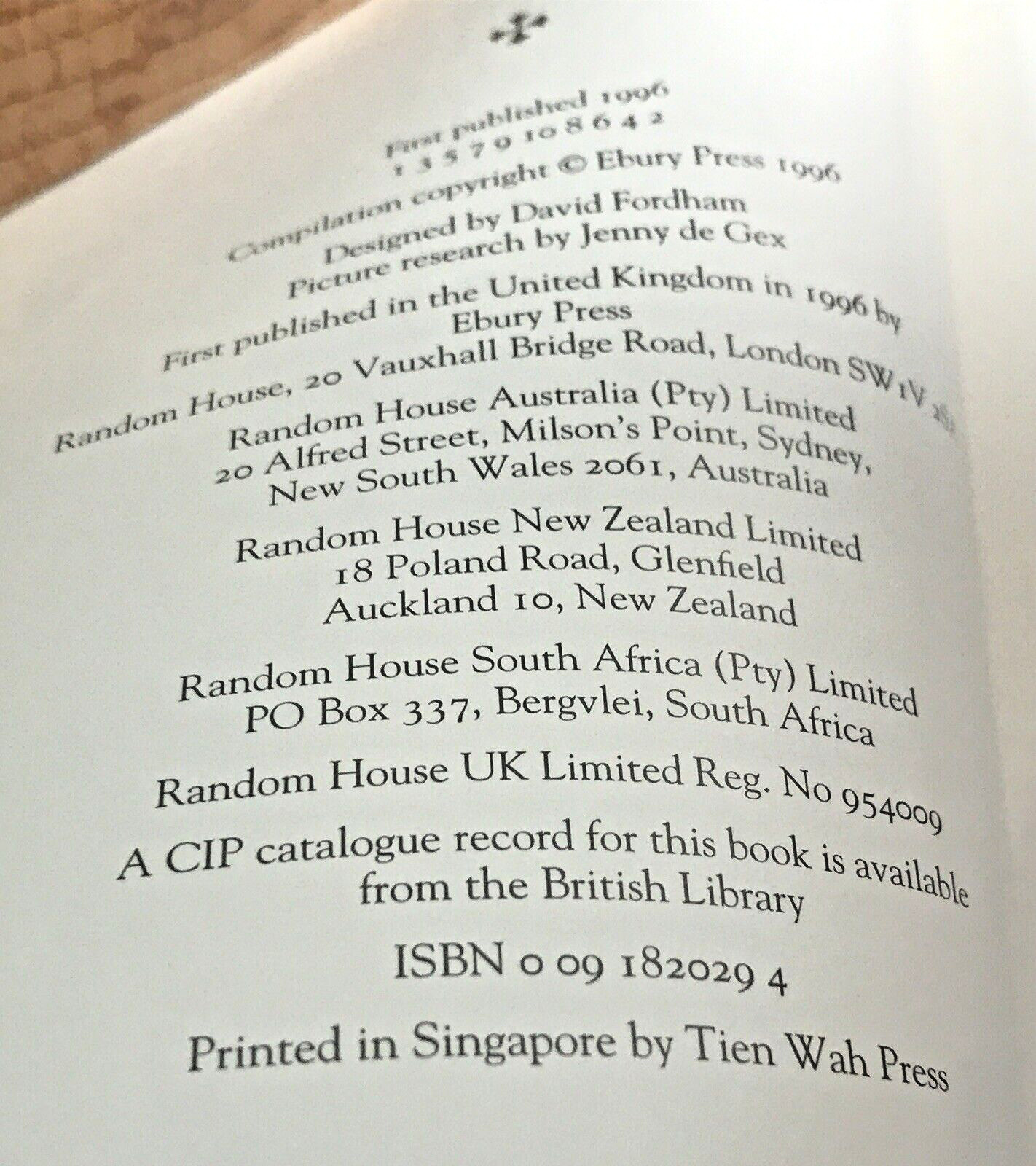 Traditional Hymns 1st by Ebury Press Printed Singapore Tien Wan Press HC LN Exc