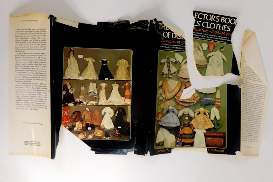 The Collectors Book of Dolls Clothes Costumes in Miniature 1700-1929 Coleman