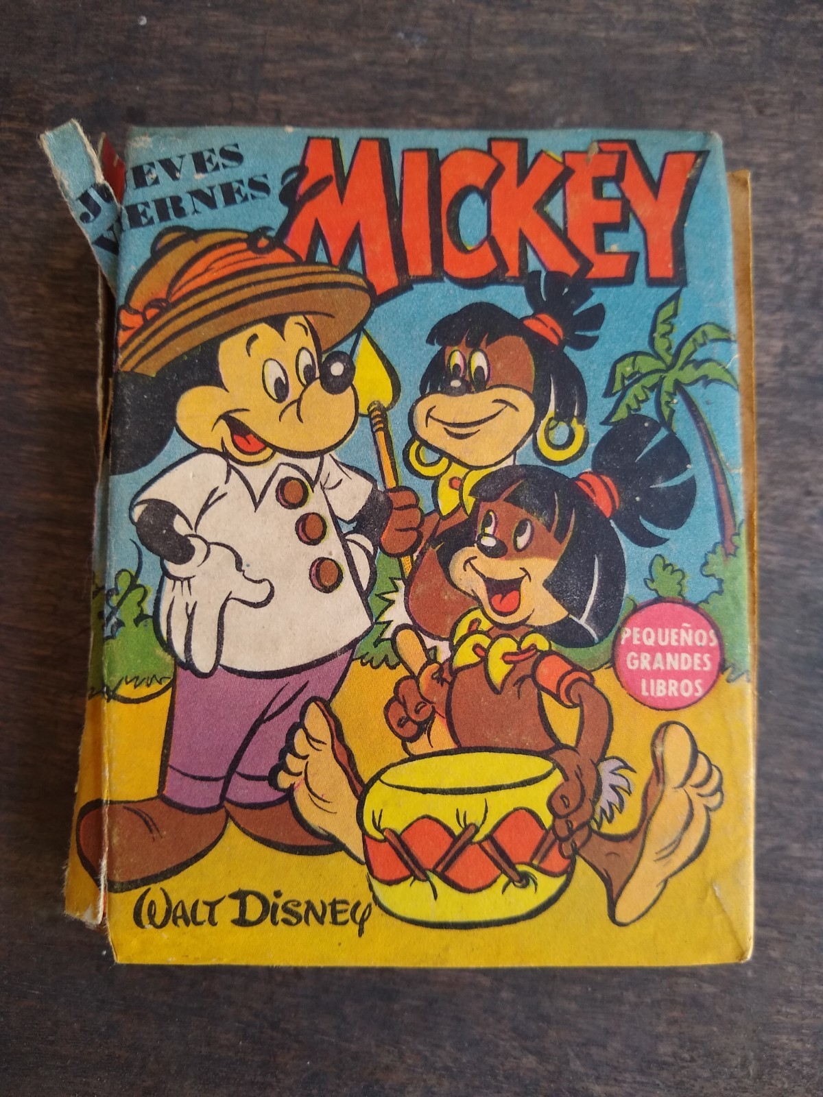 Thursday, Friday, and Mickey Mouse – Pequeños Grandes Libros Little Big Books