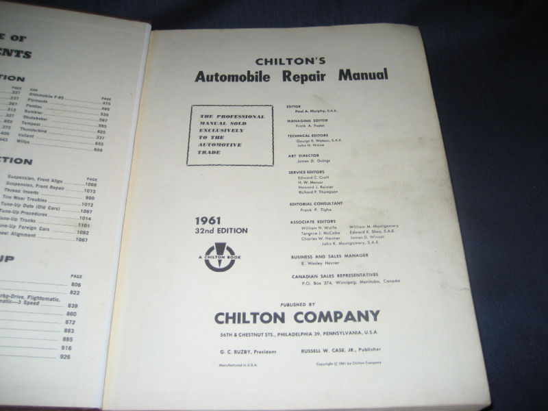 Vintage CHILTON’S AUTO REPAIR MANUAL 1961 hardcover 32nd Edition