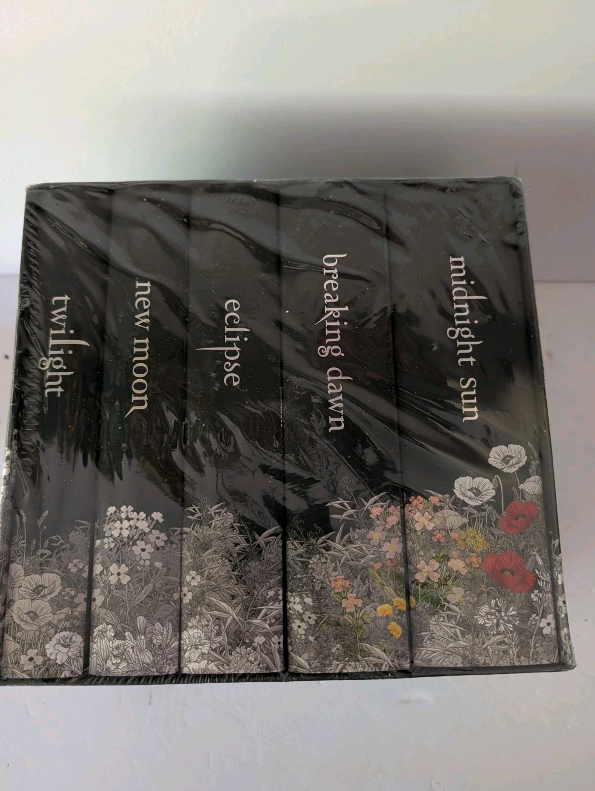 Twilight Saga Deluxe Hardcover Collection by Stephenie Meyer (2025, Hardcover)