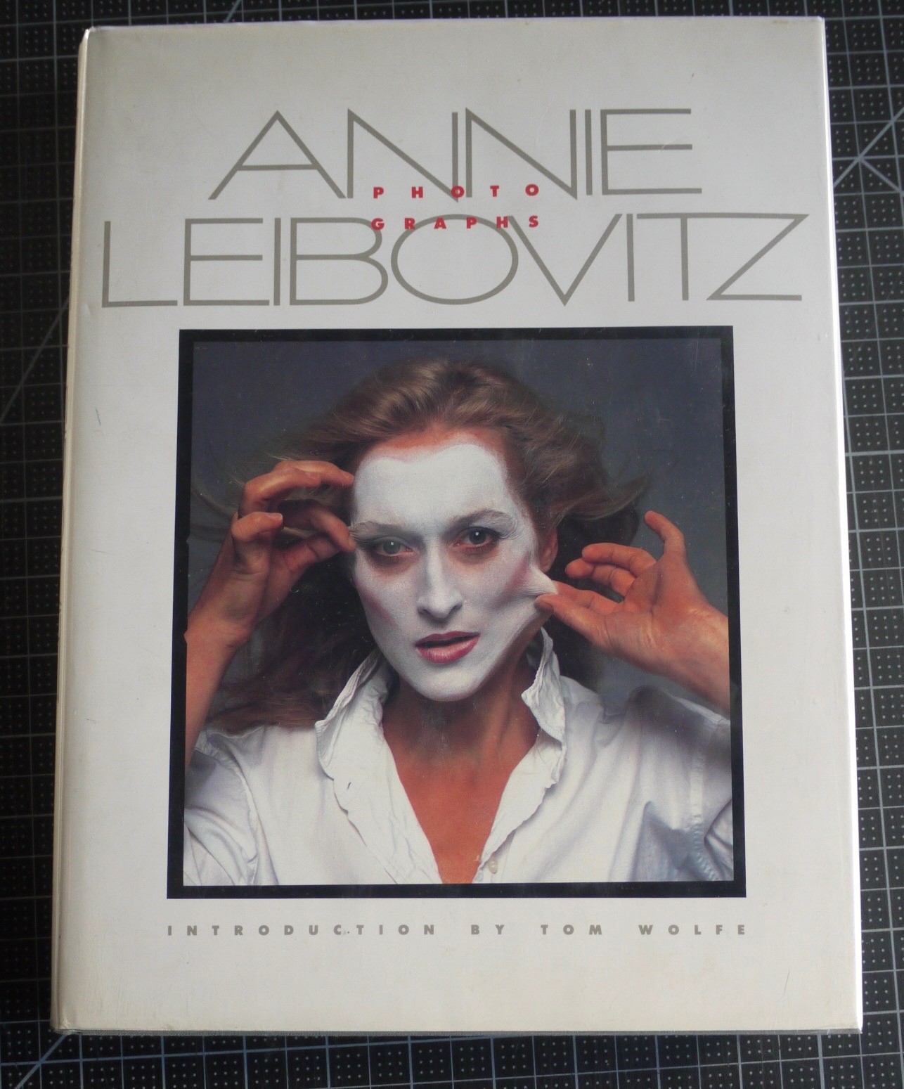 Annie Leibovitz: Photographs · Intro Tom Wolfe. First Edition/1st Printing Hdcov