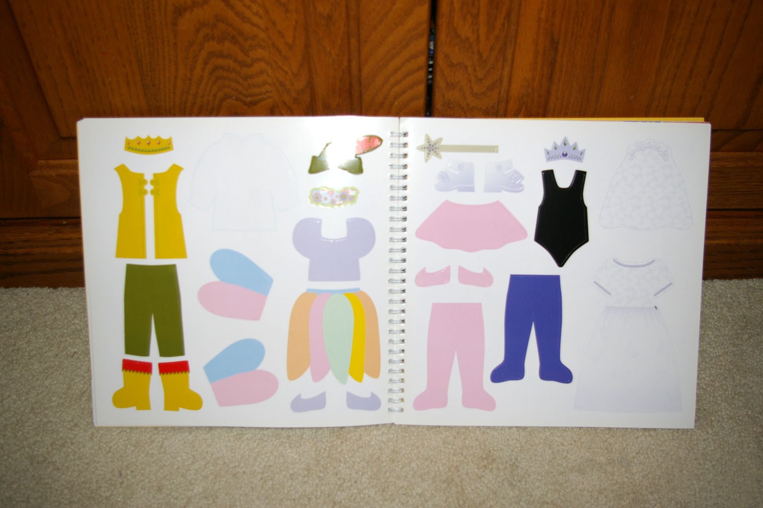 THE FABULOUS BOOK OF PAPER DOLLS by Julie Collings A Klutz Book Spiral BRAND NEW
