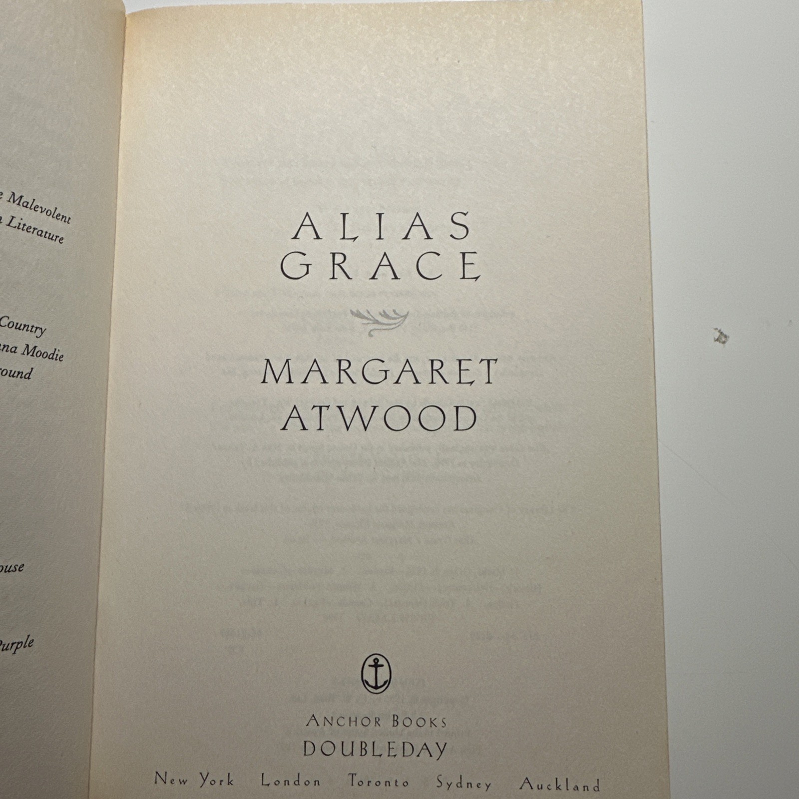 Alias Grace : A Novel by Margaret Atwood (1997, Trade Paperback) Book