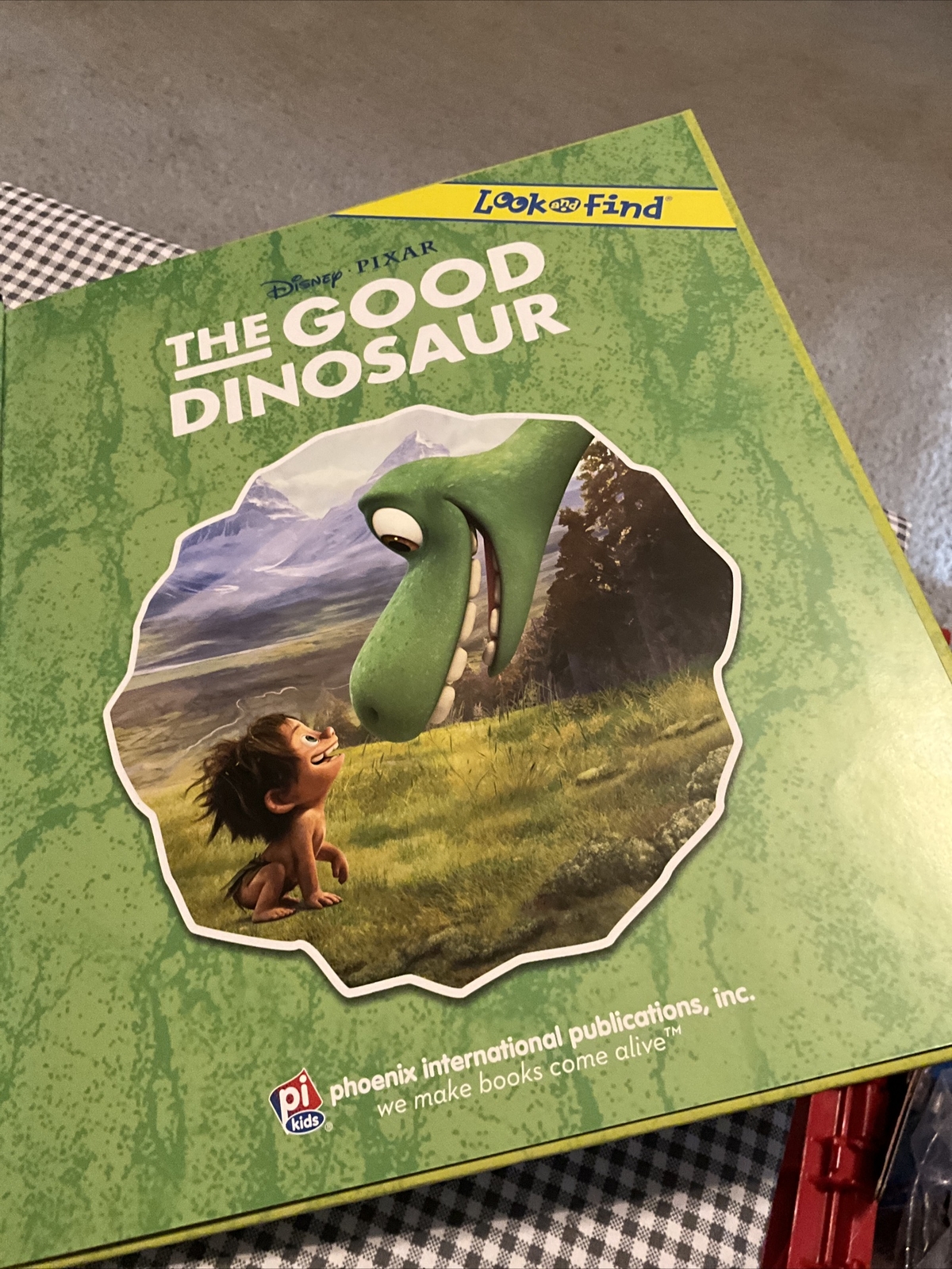 The Good Dinosaur Look &Find by Phoenix International Publications Book 2015 VTG