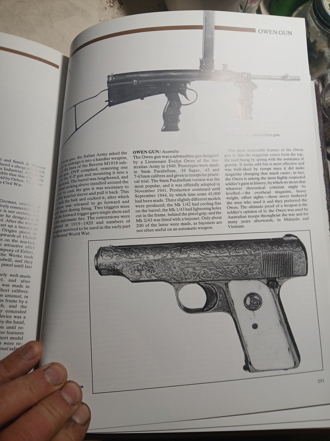 The Illustrated Encyclopedia of Firearms by Ian V. Hogg 1988 Hardcover Gun Book
