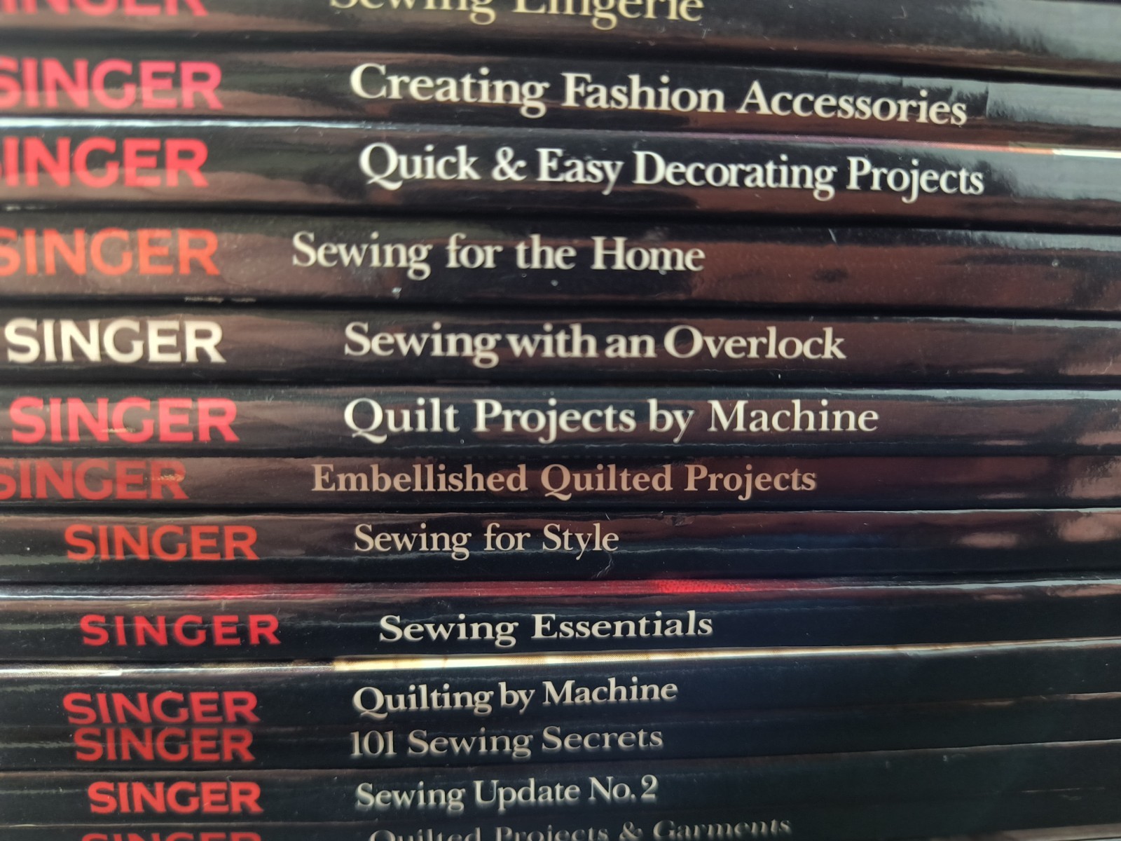 Lot of 22 SINGER SEWING REFERENCE LIBRARY Books/ Magazines Lot
