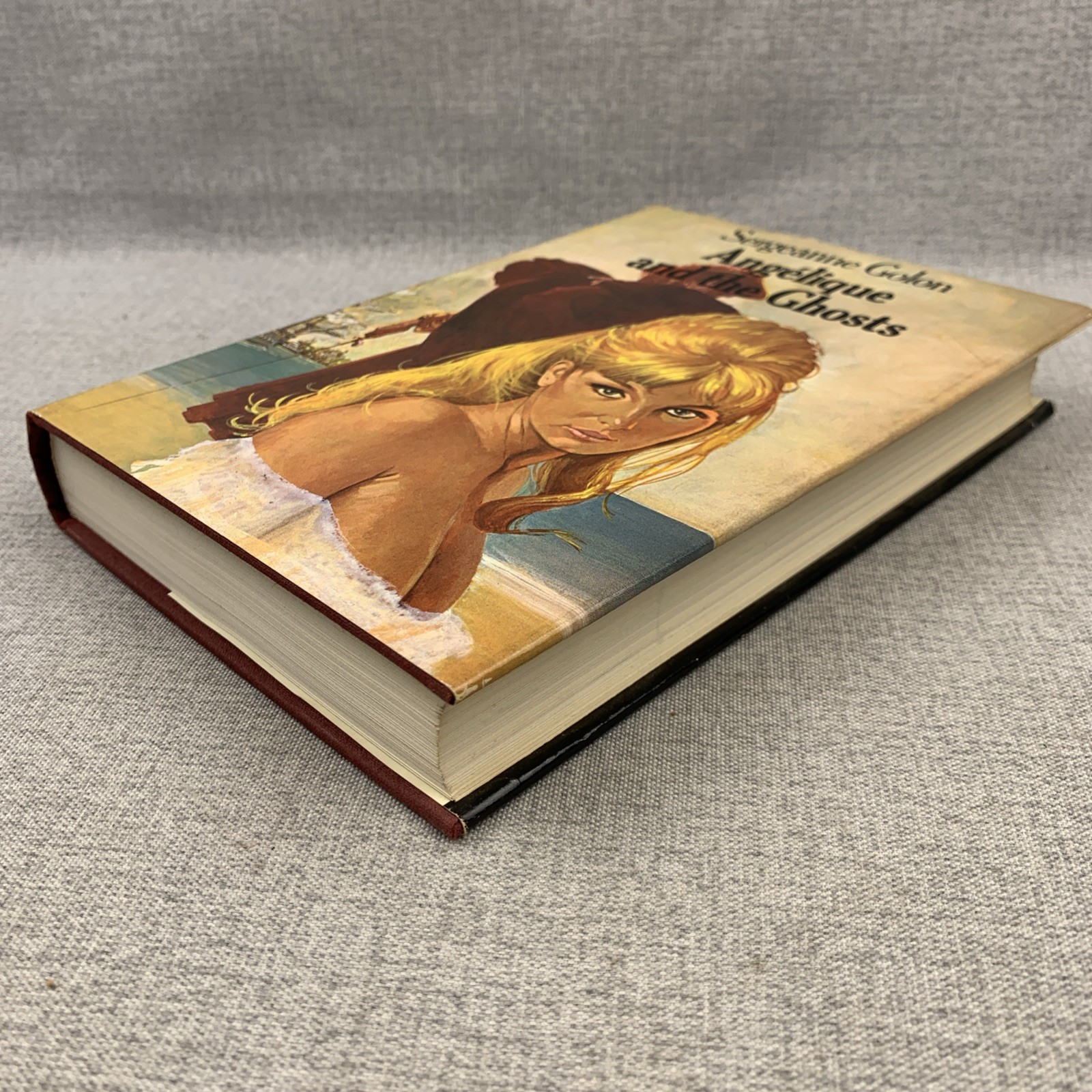 Angelique and the Ghosts Sergeanne Golon 1978 1st edition Hardcover Dust Jacket